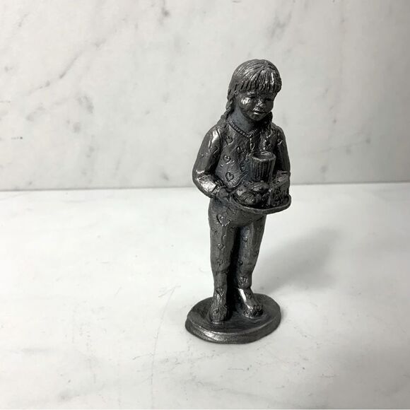 Vintage Michael Ricker Girl with cookies for Santa figurine - Picture 1 of 5